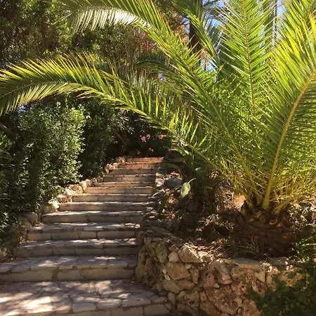 Quiet Private Garden With Pool דירה אנטיב