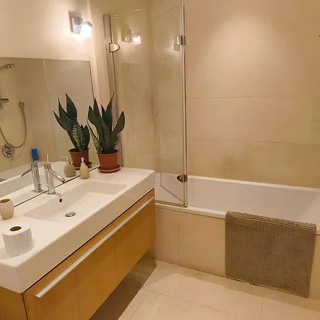 דירה Quiet Private Garden With Pool