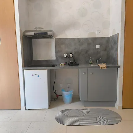 דירה Quiet Private Garden With Pool *