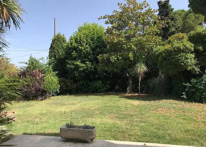 Quiet Private Garden With Pool Apartment *