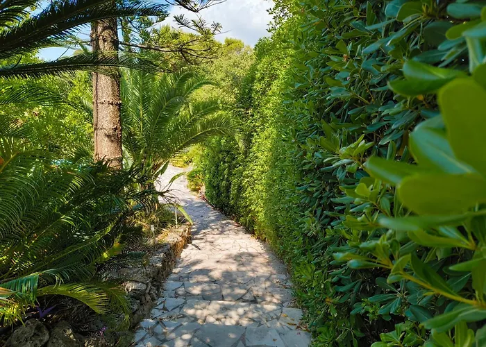 Quiet Private Garden With Pool Lejlighed Antibes