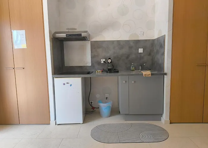 Apartment Quiet Private Garden With Pool *